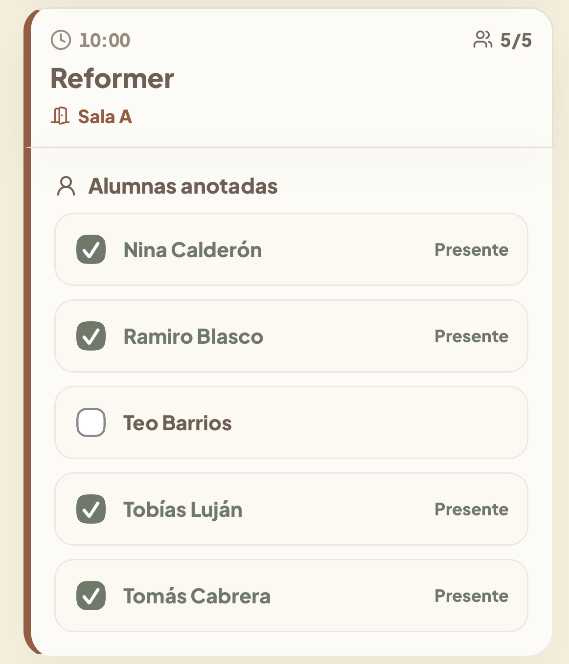 Clase de Reformer con el listado de alumnas y su estado de asistencia
